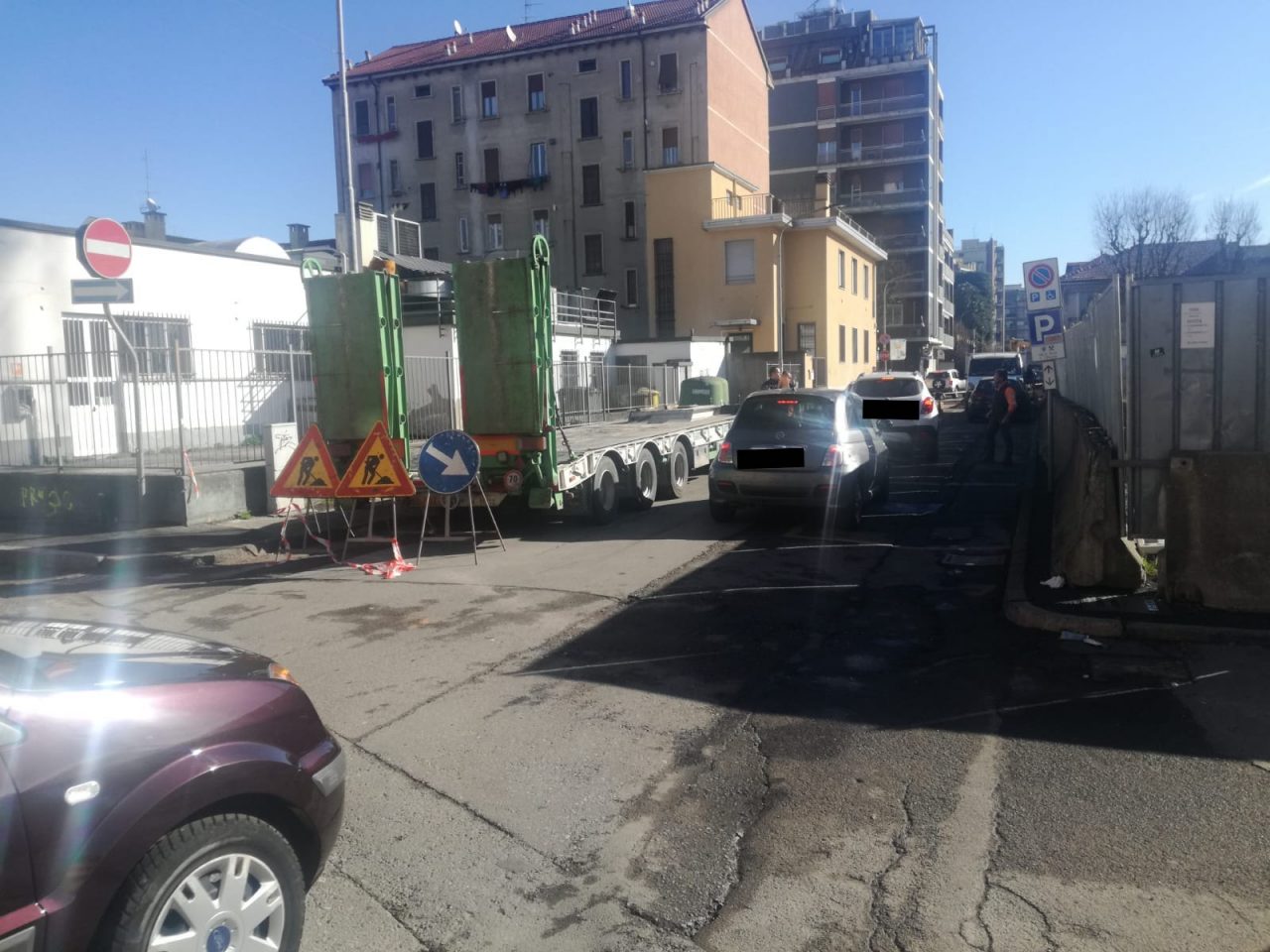 Tutti in coda a Rho: “Ci hanno preso per i fondelli”
