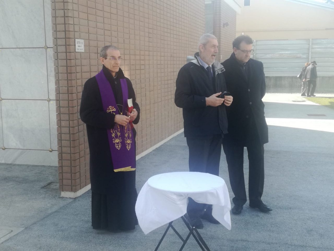 Rho, cerimonia per i nuovi loculi al cimitero