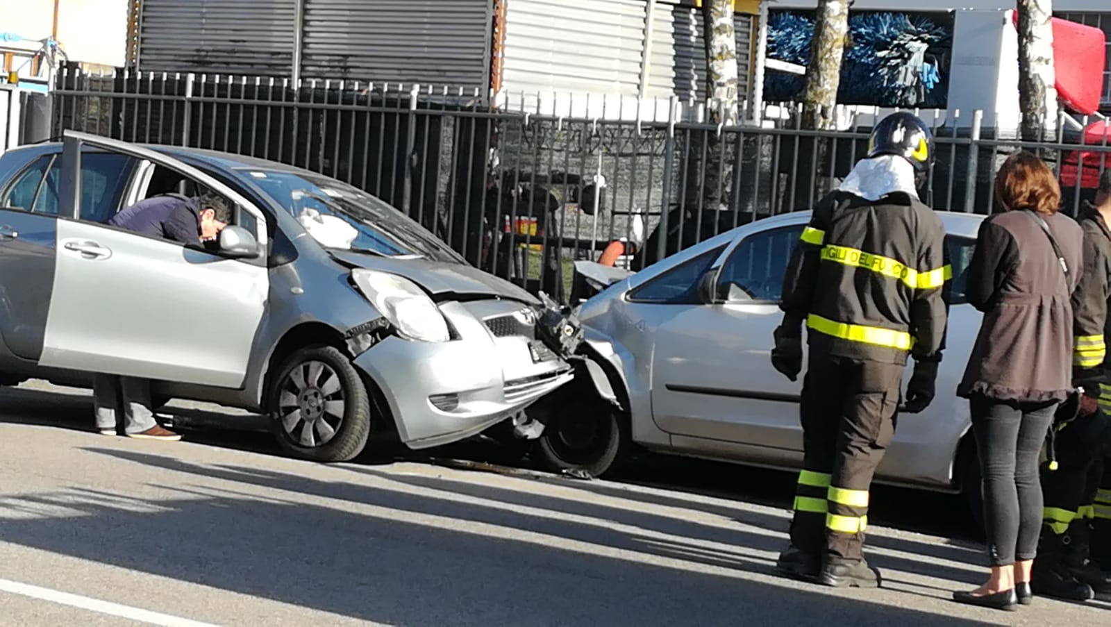 Legnano, perde controllo dell'auto incidente in via Bainsizza