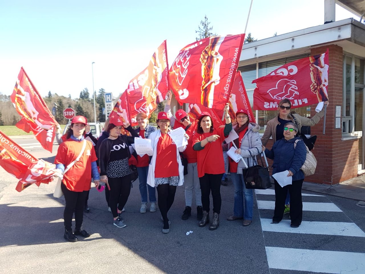 Ospedale di Tradate, lavoratori in sciopero contro i tagli