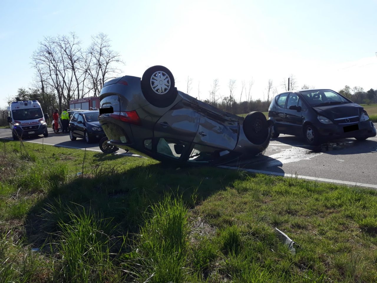Incidente a Parabiago: coinvolte due auto e una moto FOTO