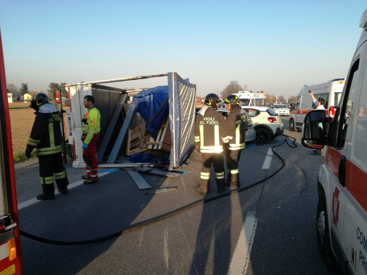 Grave incidente a Rho sul Sempione, tre feriti FOTO e VIDEO