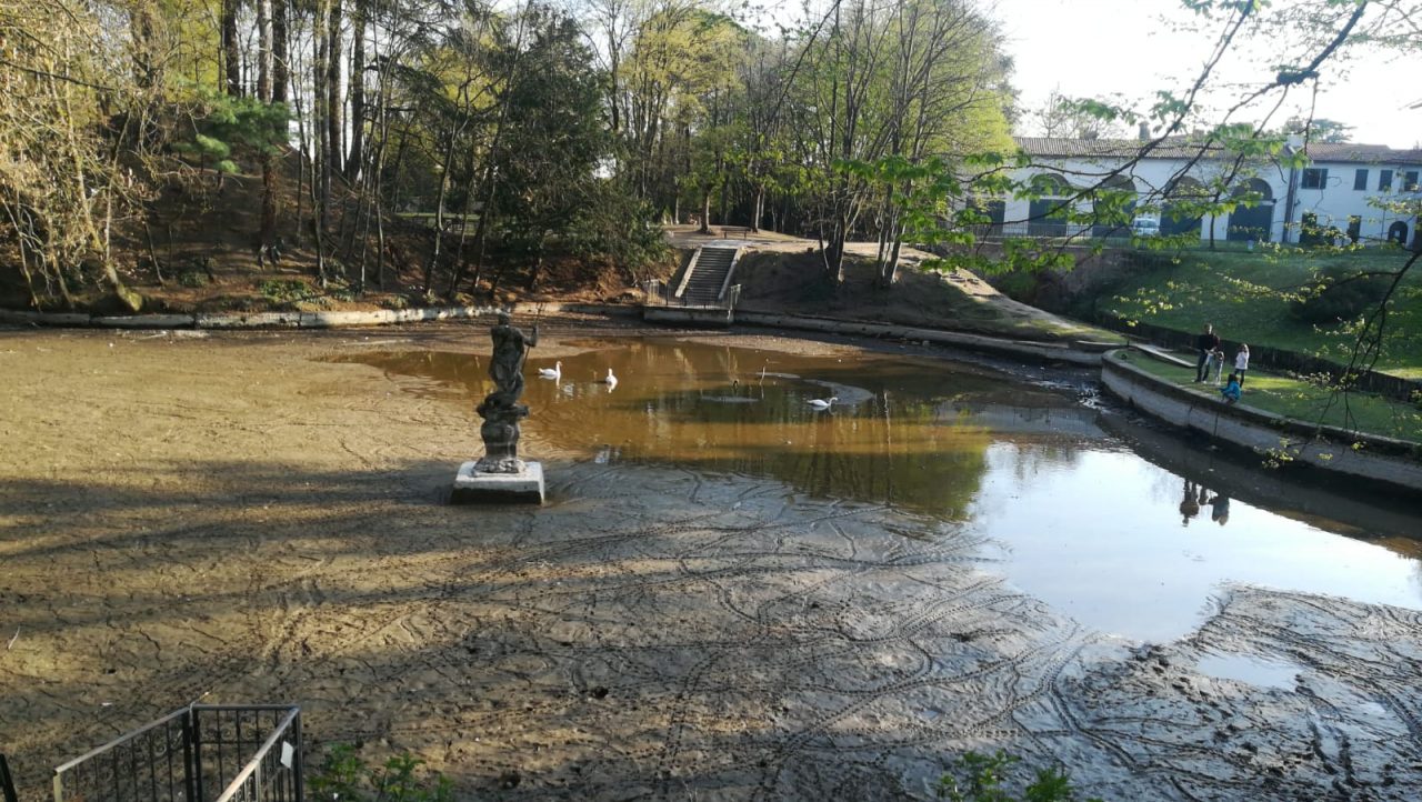 Laghetto in asciutta, cittadini allarmati FOTO
