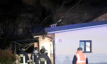 Cassinetta, albero crolla sul tetto della scuola