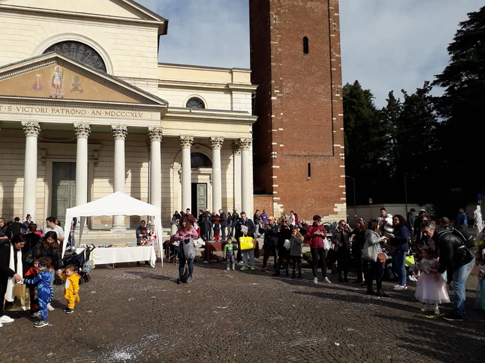 Il Carnevale dei commercianti riempie il centro