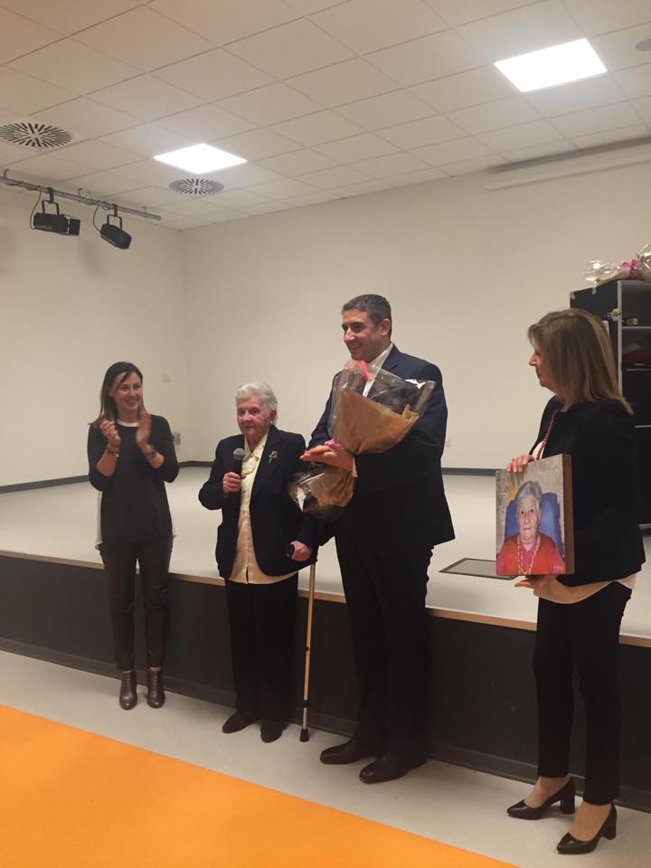 Alla volontaria della Rsa il premio al femminile