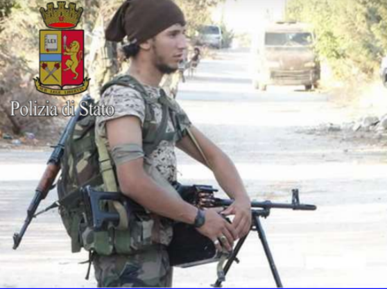 Terrorismo a Como: condannato perché costrinse il figlio al Jihadismo