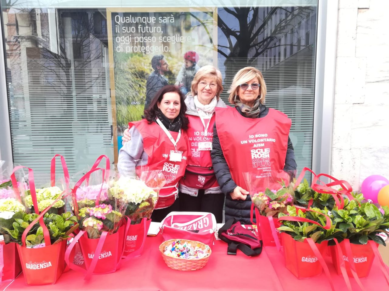 Fiori in piazza per fermare la sclerosi multipla