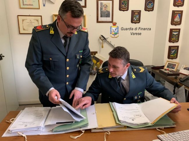 Incassa per 23 anni la pensione del vicino defunto