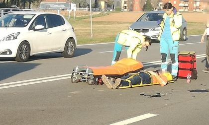 Scontro auto moto, finisce disteso sul Sempione