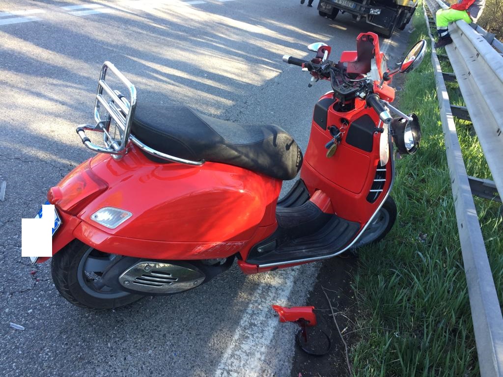 Scooter contro carro attrezzi a Vermezzo: abbiatense perde la vita