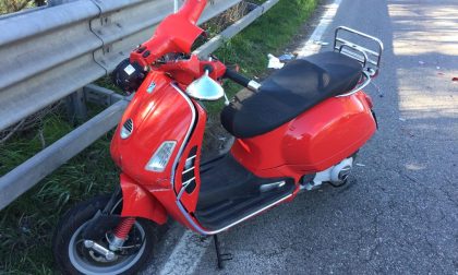Sp 30 a Vermezzo, 65enne in scooter contro carro attezzi: è gravissimo