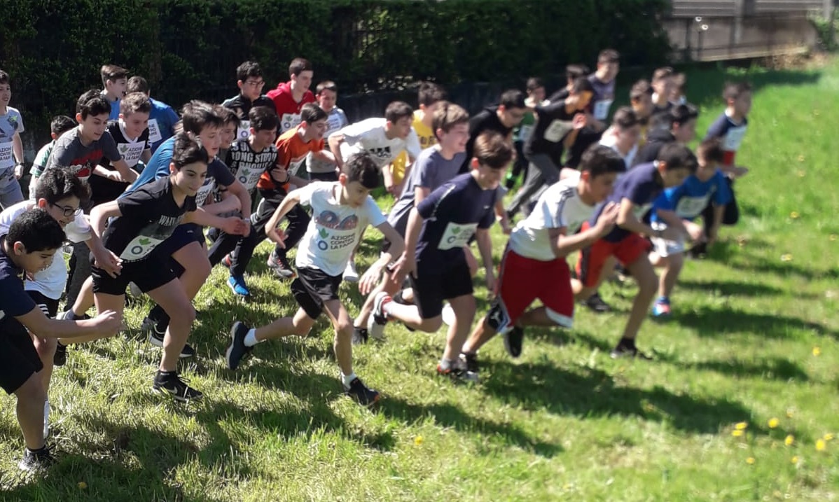 “Corsa contro la fame”, studenti in pista a Canegrate LE FOTO