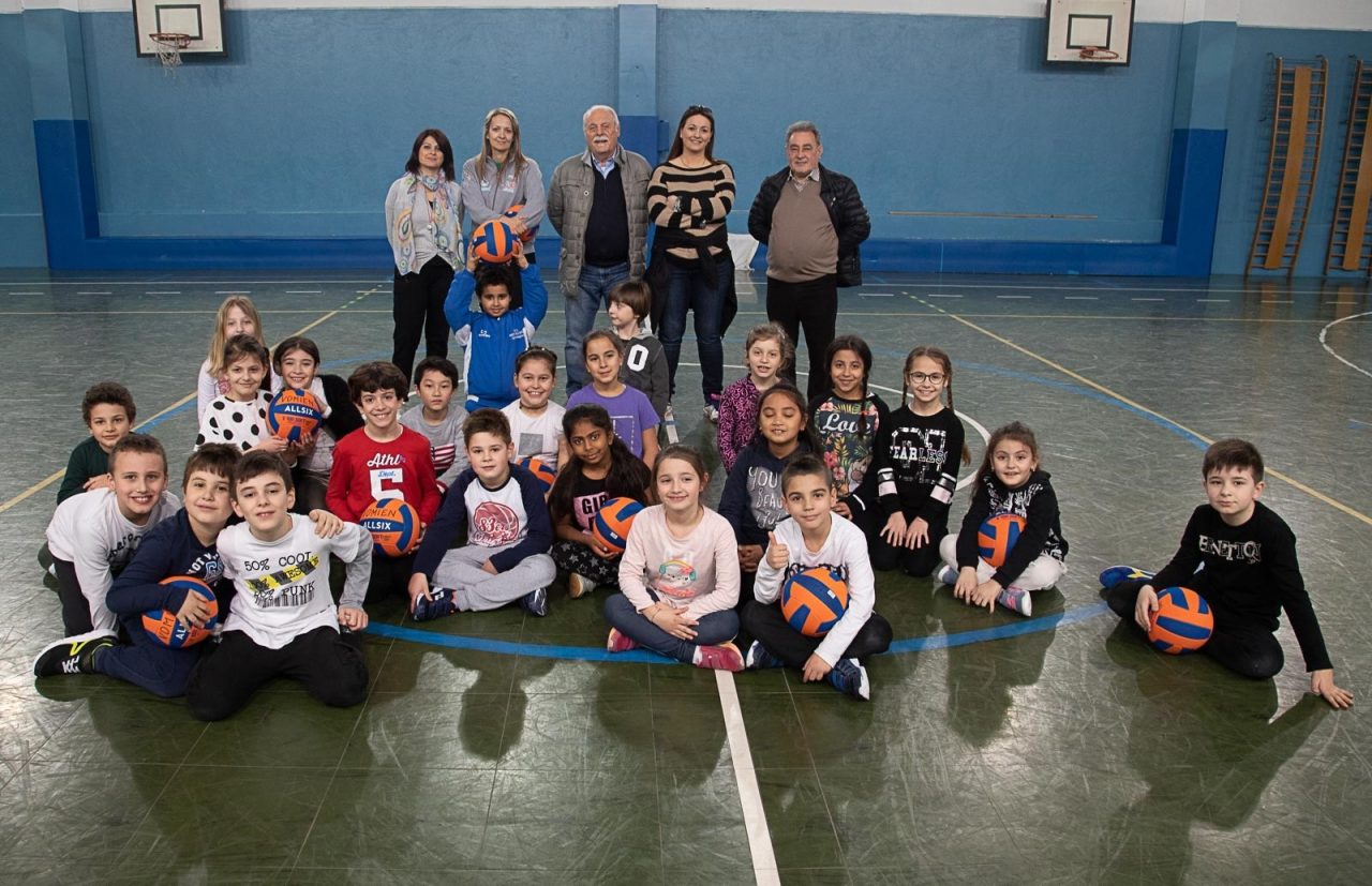 Pallavolo nelle scuole grazie agli Artigiani del Borgo e alla Vomien