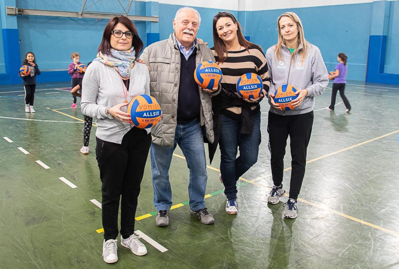 Pallavolo nelle scuole grazie agli Artigiani del Borgo e alla Vomien