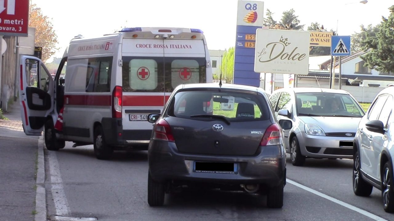 Scontro tra due auto a Legnano