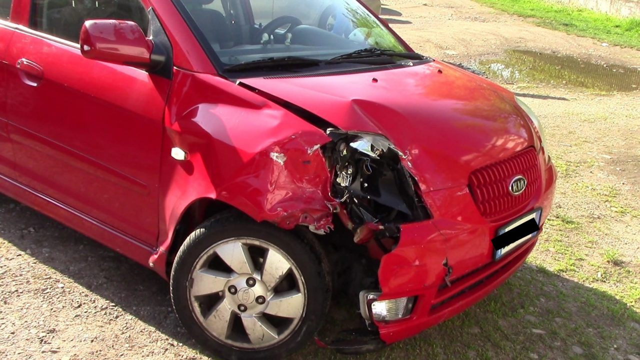 Scontro tra due auto a Legnano