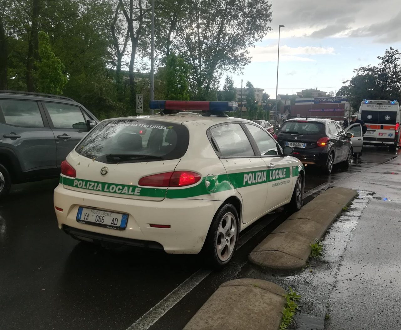 Sscontro frontale tra due auto