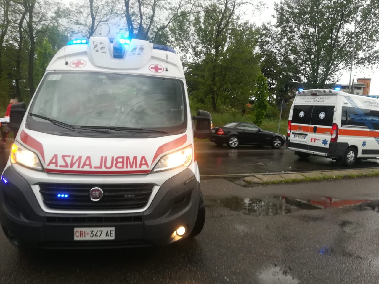 scontro frontale tra due auto