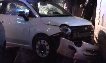 Schianto all'incrocio, tre persone finiscono all'ospedale FOTO