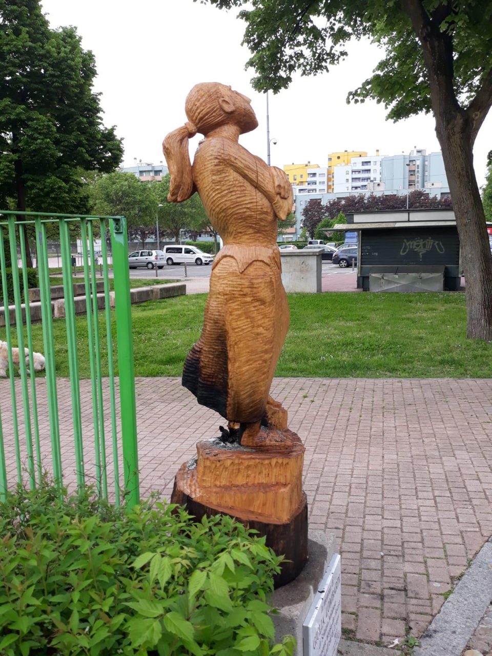 Brucia la scultura per Giulia, vittima del fascismo