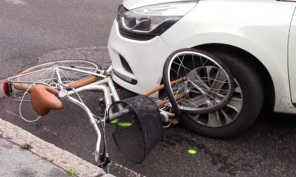 In meno di 10 minuti un ciclista investito e scontro tra auto e moto