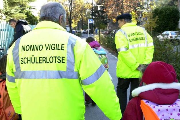 Nonni vigili: un progetto per la sicurezza vicino alle scuole