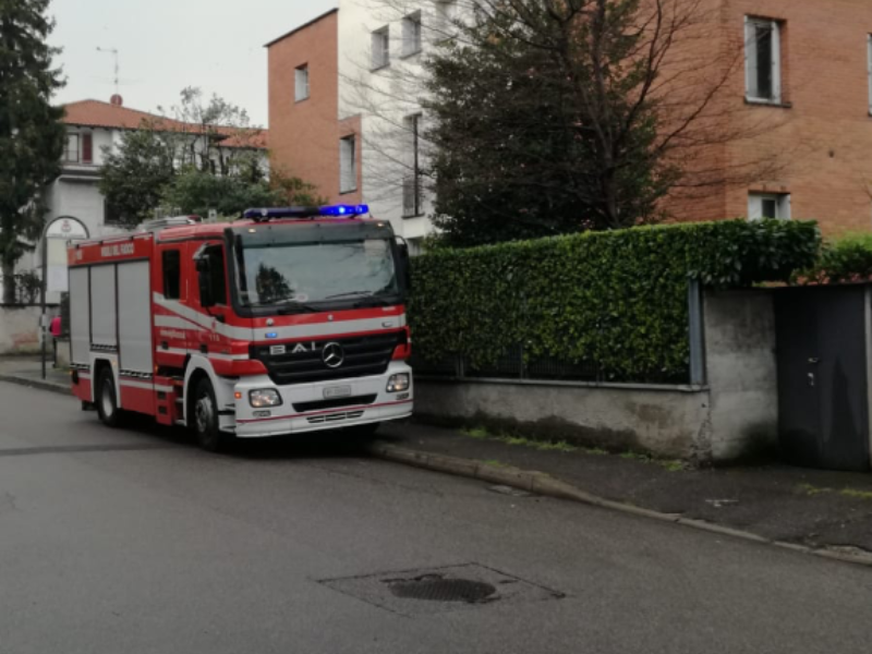 Acquazzone improvviso: piove dal soffitto, arrivano i pompieri