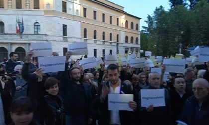 Protesta contro la Giunta Fratus a Legnano: "Andate a casa!"