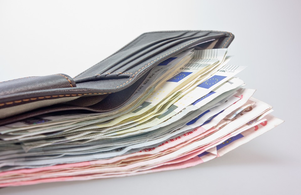 Profugo trova un portafoglio e lo riconsegna con dentro 1320 euro