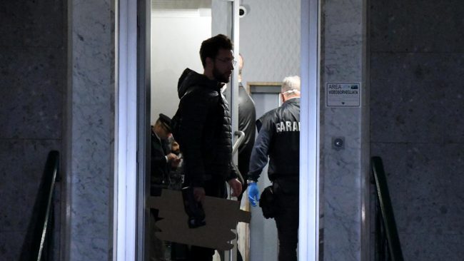 Donna trovata morta in casa a Sesto: accoltellata, è omicidio