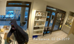 Rapina a mano armata in panetteria: il ladro ripreso in VIDEO