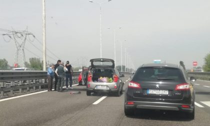 Autoscontro in Tangenziale Ovest: ferita una donna