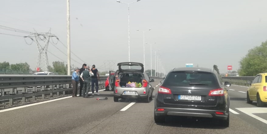 Autoscontro in Tangenziale Ovest: ferita una donna