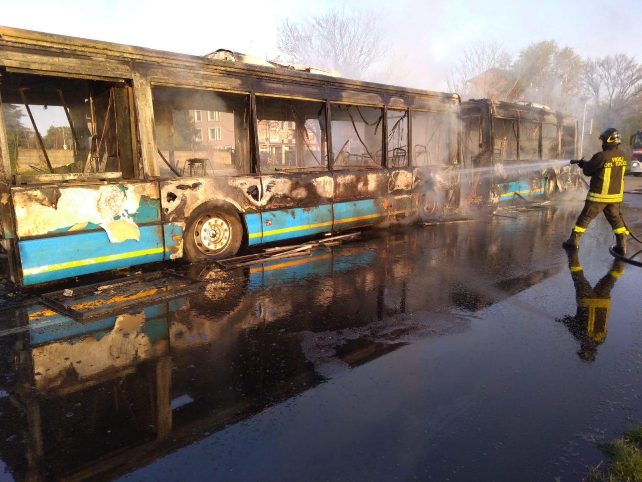 Bus in fiamme, paura a Sedriano