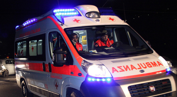Finanziere uccide la moglie a coltellate davanti alla figlia, poi si spara