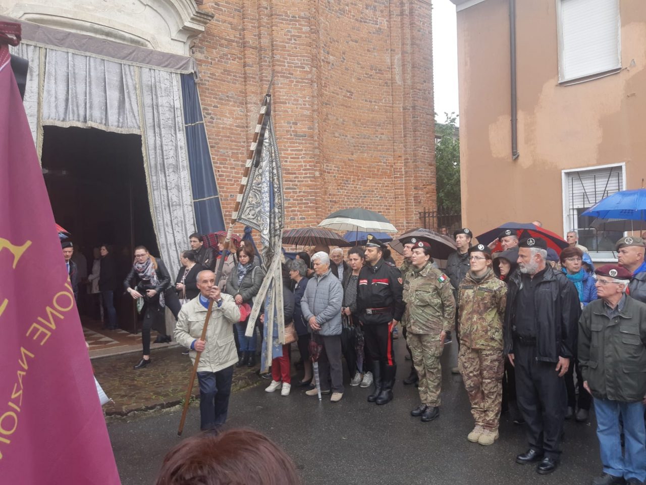 folla ai funerali