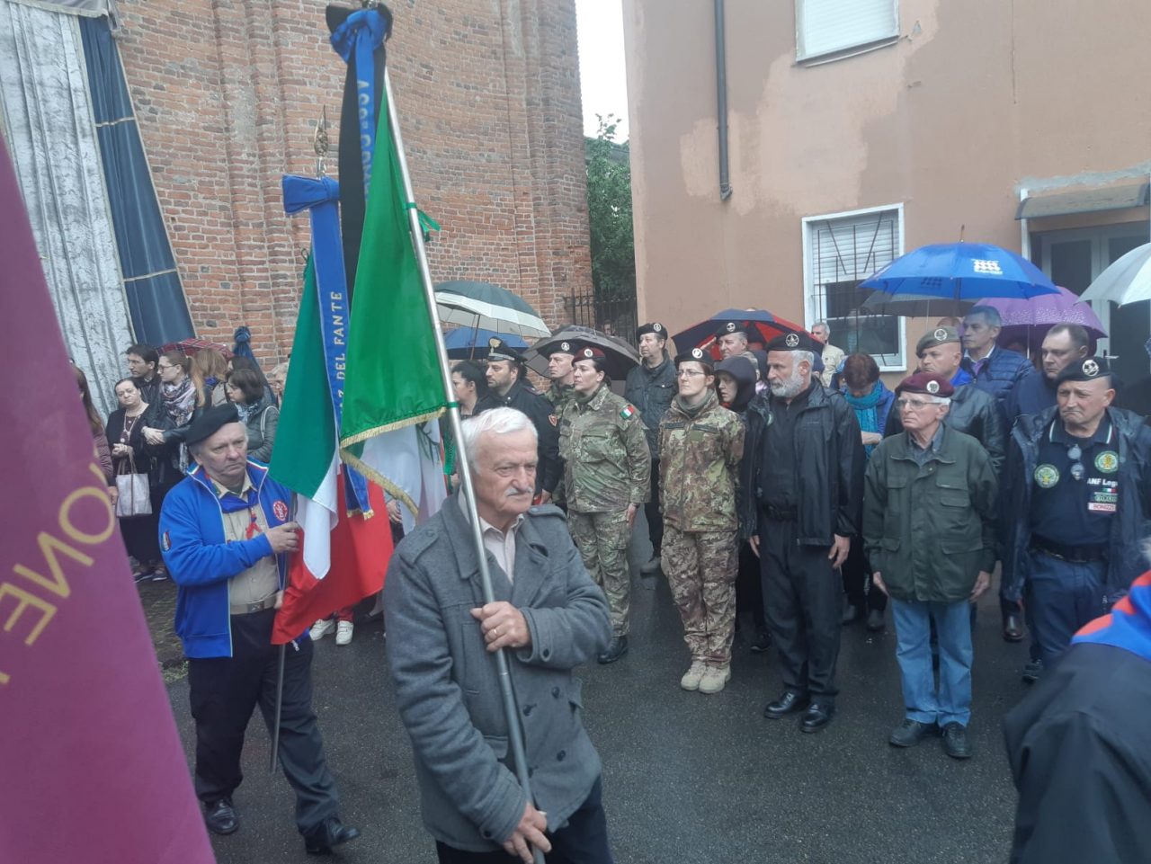 folla ai funerali