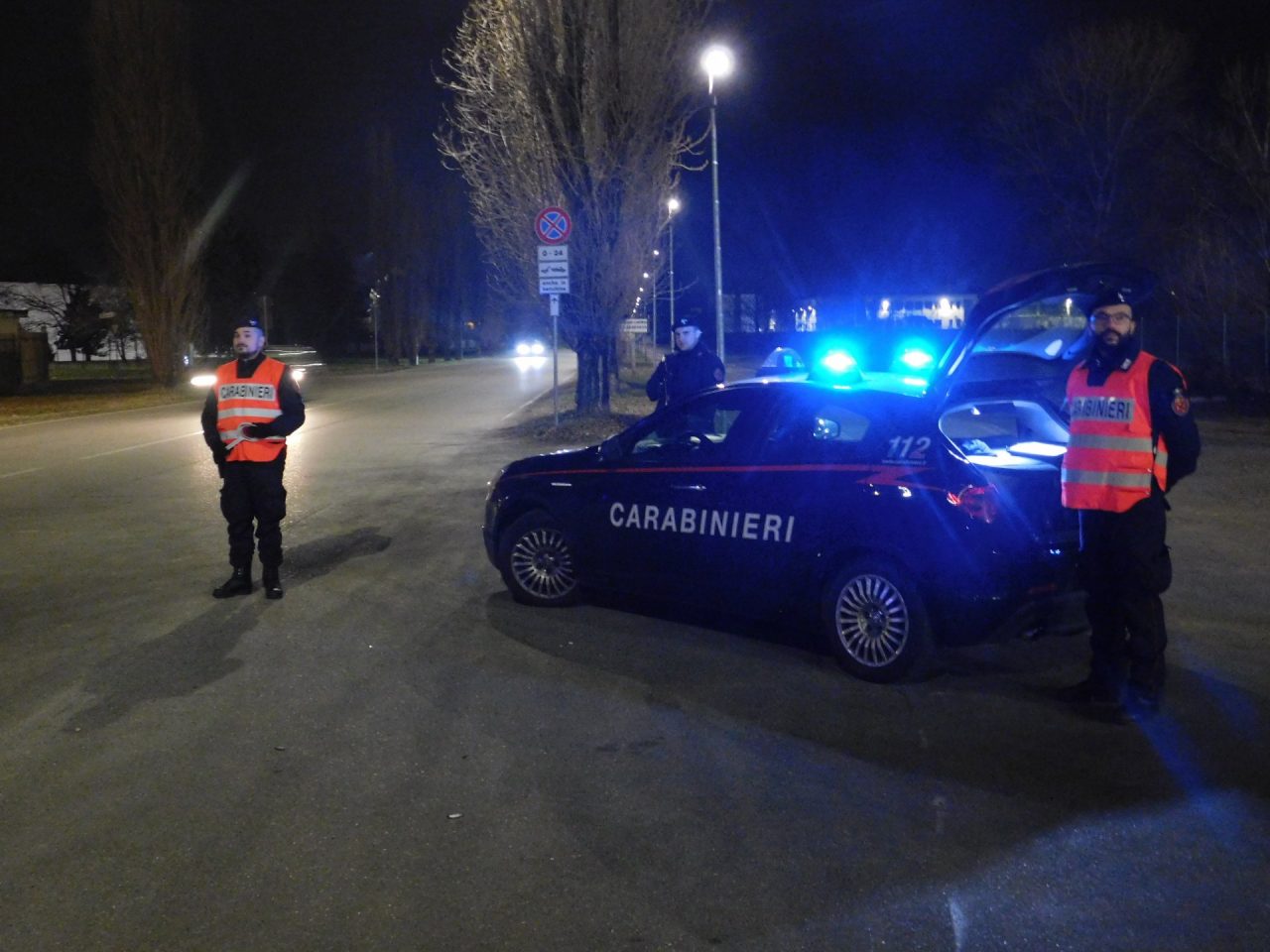 Con un coltello incide il suo nome sulla schiena della ex: arrestato