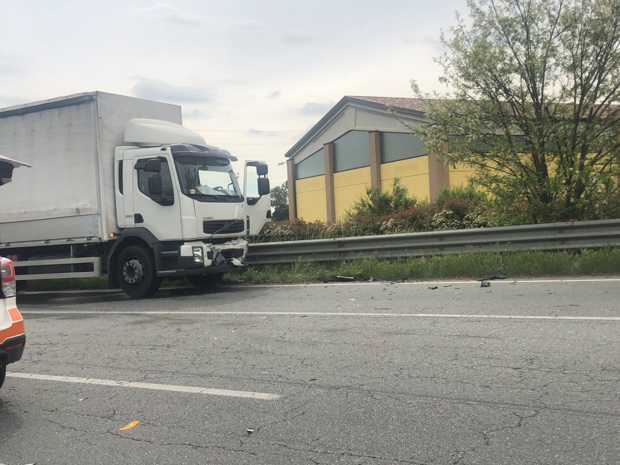 Camion contro auto