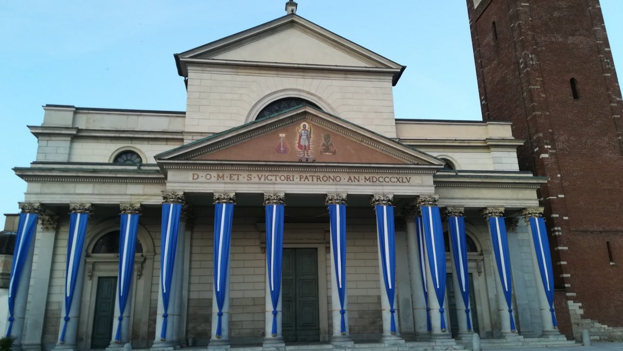 Chiesa di San Vittore parata a festa per la grande processione mariana