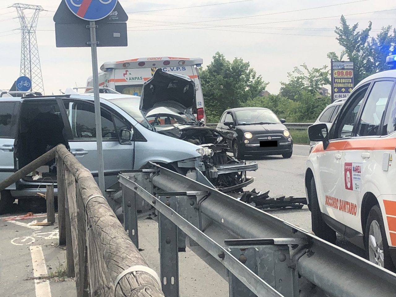 Camion contro auto: traffico in tilt a Rho FOTO