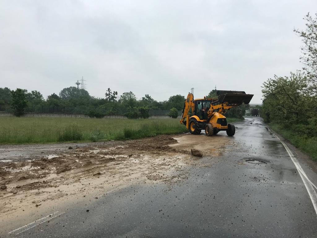Autocarro perde il carico a Cornaredo