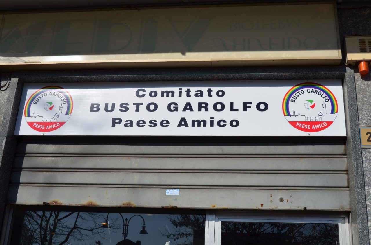 Insegne nelle sedi elettorali: botta e risposta tra due liste