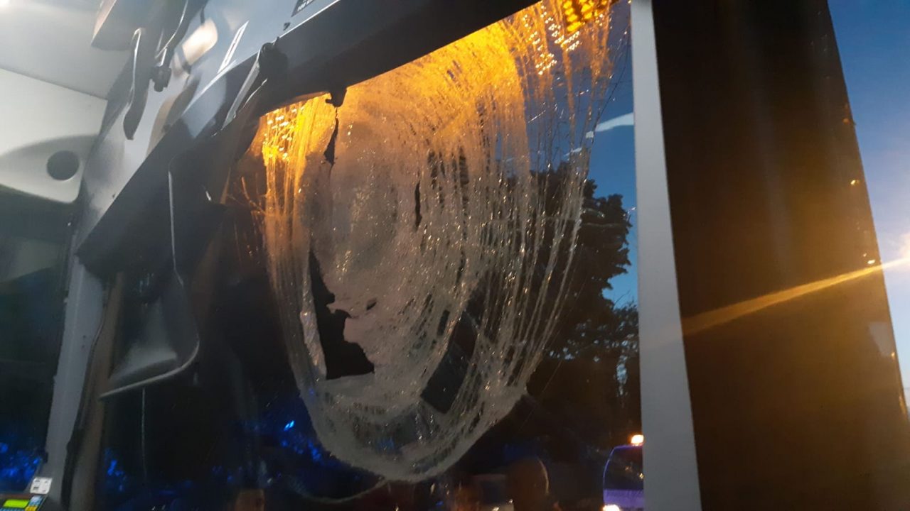 furgone perde una ruota lungo il sempione, colpito un pullman