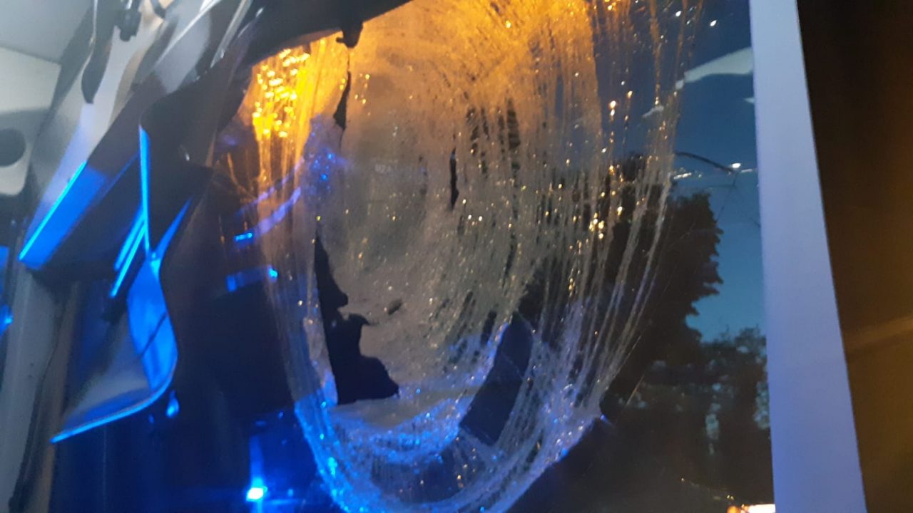furgone perde una ruota lungo il sempione, colpito un pullman