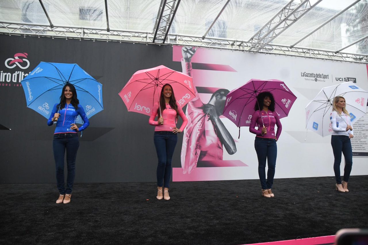 Giro d'Italia, la partenza da Ivrea