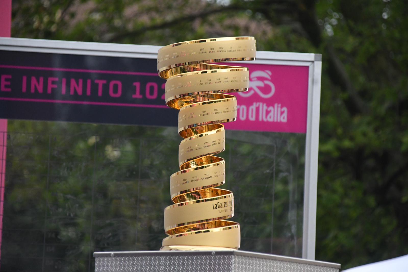 Giro d'Italia, la partenza da Ivrea