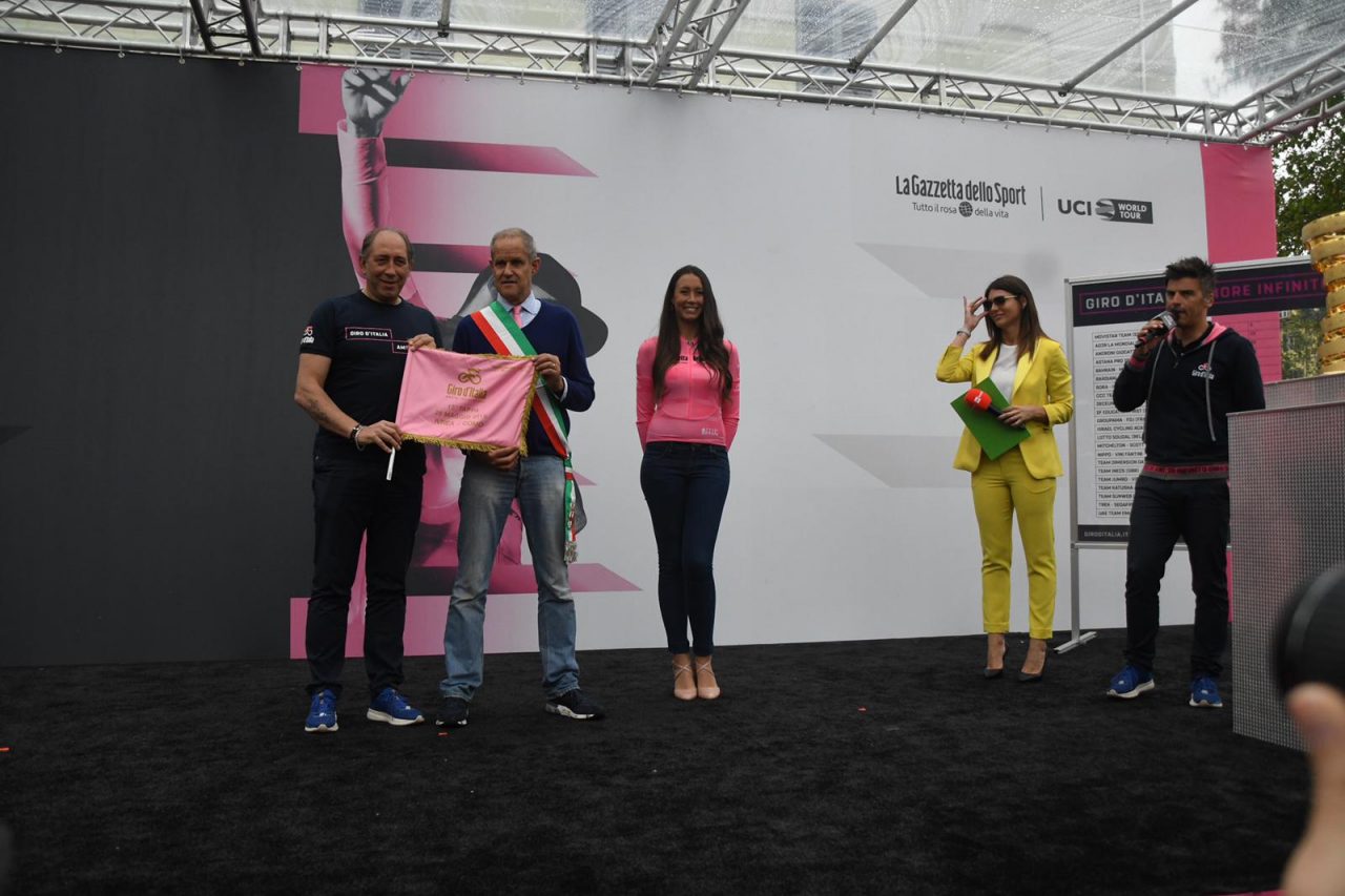 Giro d'Italia, la partenza da Ivrea