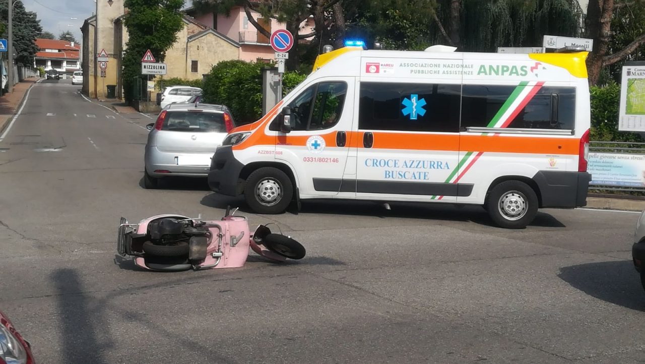 Scontro tra auto e motorino a Marnate